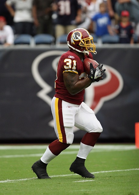 更是带有传 更是带有传